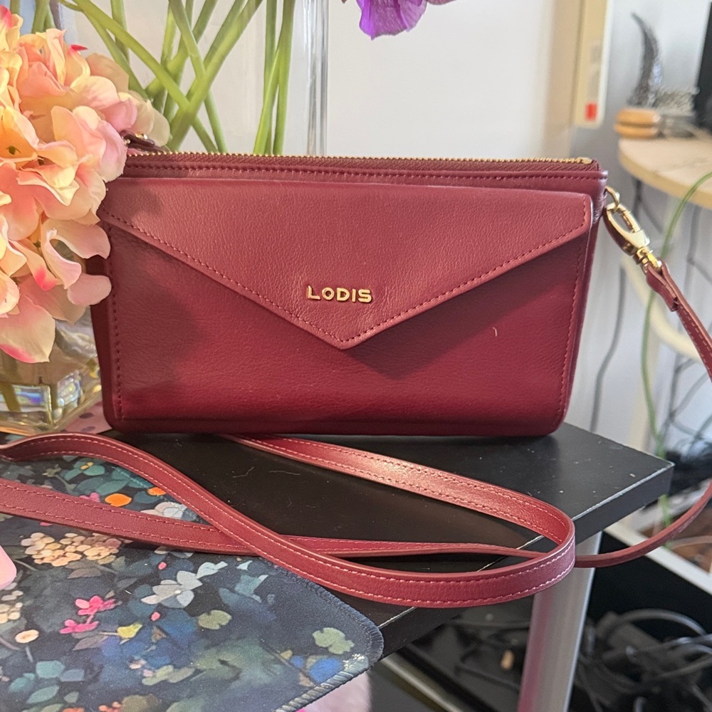 Lodis Women's Wine Clutch Wristlet